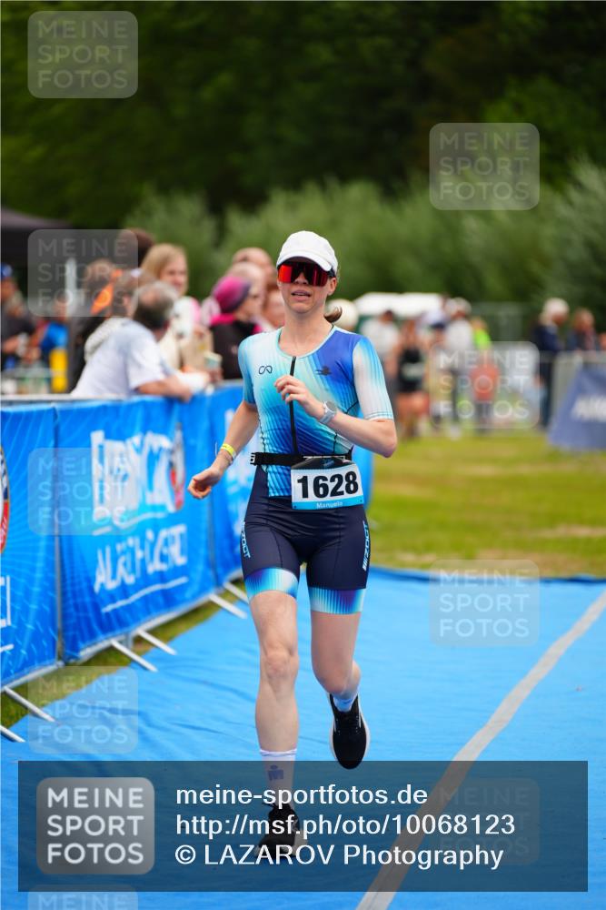 30.08.2026 - Elbe Triathlon Hamburg LAZAROV Photography http://msf.ph/oto/10068123 30.08.2026 12:26:51 Ziel 1628 meine-sportfotos.de