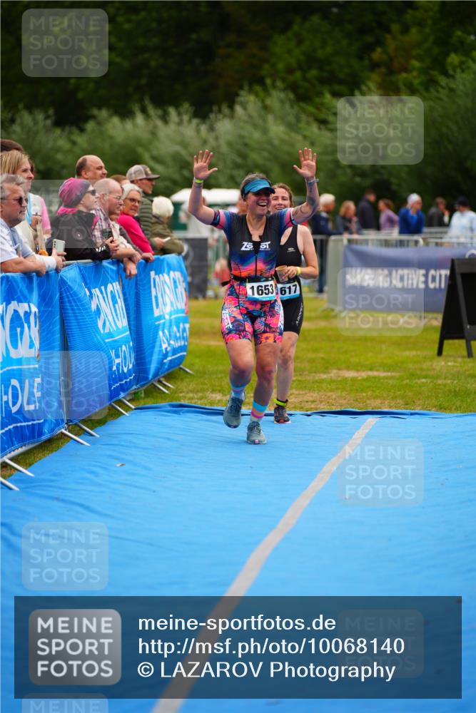 30.08.2026 - Elbe Triathlon Hamburg LAZAROV Photography http://msf.ph/oto/10068140 30.08.2026 12:27:02 Ziel 1484, 1617, 1653 meine-sportfotos.de