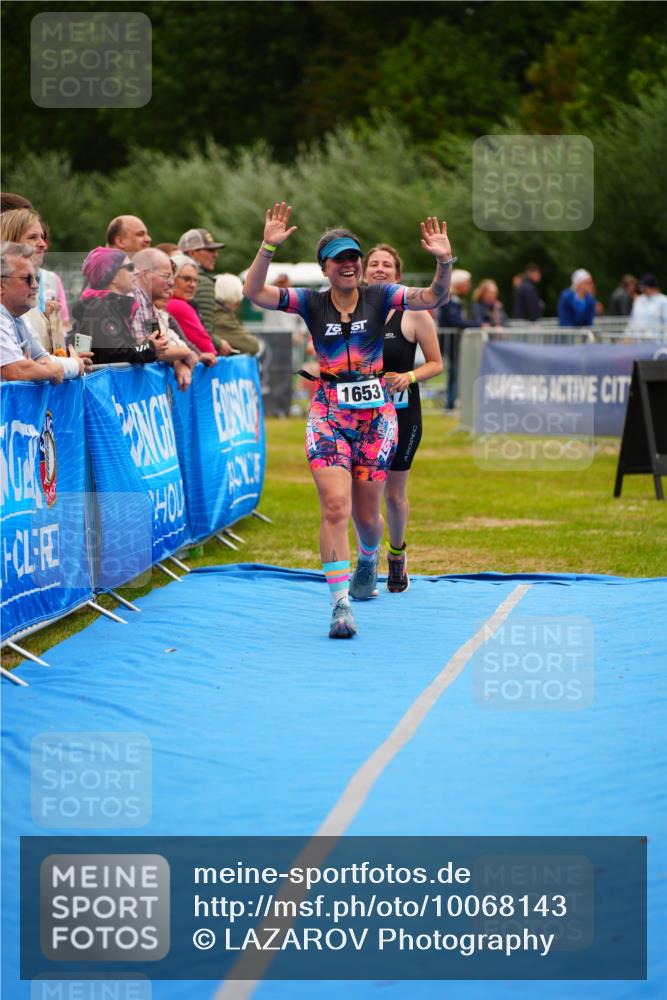 30.08.2026 - Elbe Triathlon Hamburg LAZAROV Photography http://msf.ph/oto/10068143 30.08.2026 12:27:02 Ziel 1484, 1617, 1653 meine-sportfotos.de
