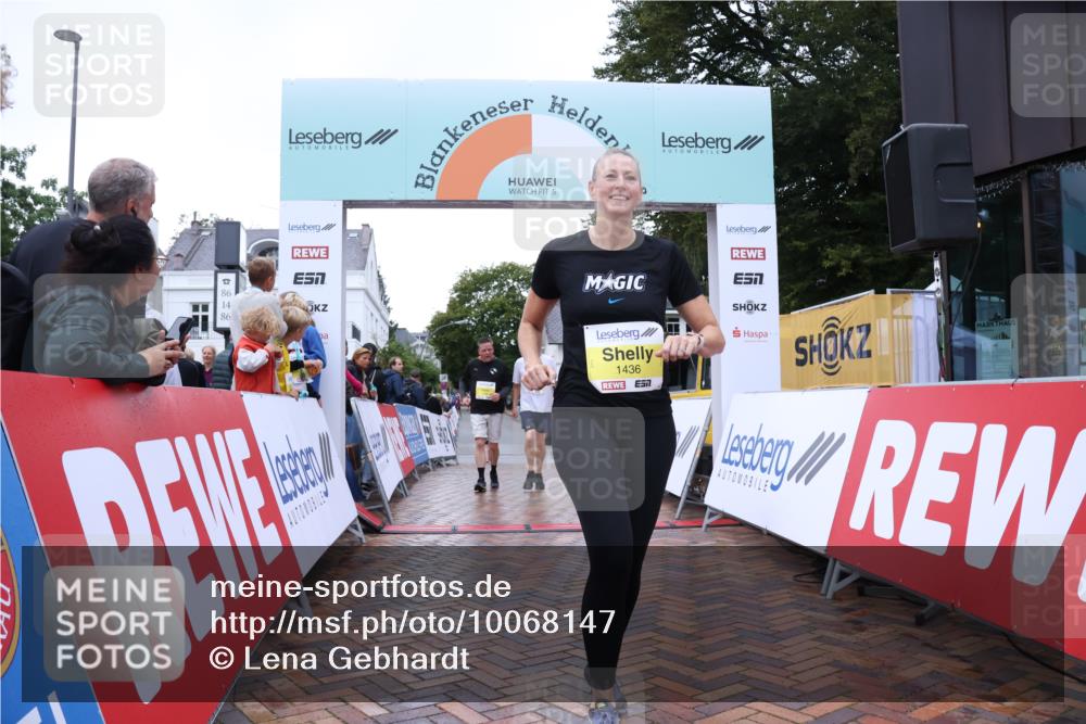 30.08.2026 - Blankeneser Heldenlauf Lena Gebhardt http://msf.ph/oto/10068147 30.08.2026 10:00:41 Ziel 1074, 1432, 1436, 1679, 1708, 1709, 5643 meine-sportfotos.de