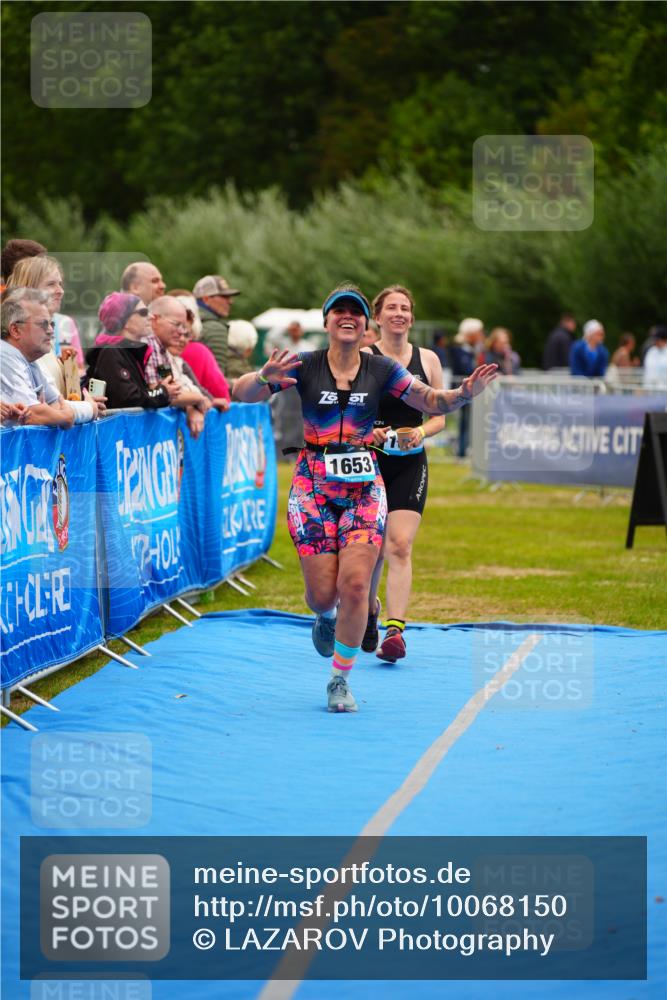 30.08.2026 - Elbe Triathlon Hamburg LAZAROV Photography http://msf.ph/oto/10068150 30.08.2026 12:27:02 Ziel 1484, 1617, 1653 meine-sportfotos.de