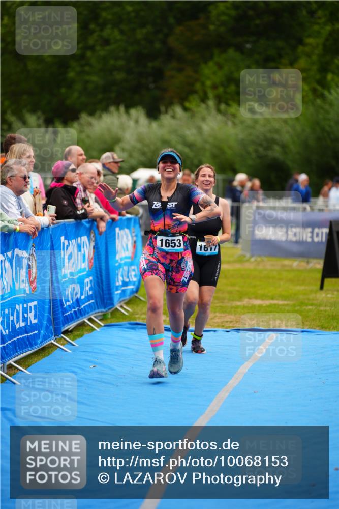 30.08.2026 - Elbe Triathlon Hamburg LAZAROV Photography http://msf.ph/oto/10068153 30.08.2026 12:27:02 Ziel 1484, 1617, 1653 meine-sportfotos.de