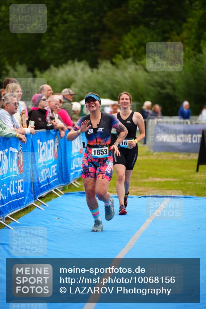 30.08.2026 - Elbe Triathlon Hamburg LAZAROV Photography http://msf.ph/oto/10068156 30.08.2026 12:27:03 Ziel 1484, 1617, 1653 meine-sportfotos.de