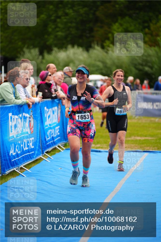 30.08.2026 - Elbe Triathlon Hamburg LAZAROV Photography http://msf.ph/oto/10068162 30.08.2026 12:27:03 Ziel 1484, 1617, 1653 meine-sportfotos.de