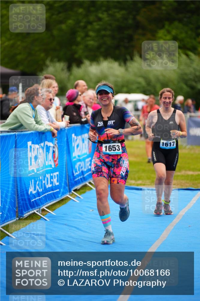 30.08.2026 - Elbe Triathlon Hamburg LAZAROV Photography http://msf.ph/oto/10068166 30.08.2026 12:27:03 Ziel 1484, 1617, 1653 meine-sportfotos.de