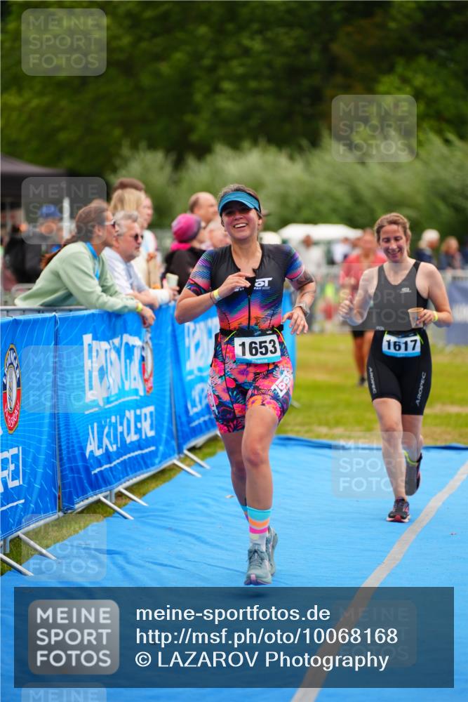 30.08.2026 - Elbe Triathlon Hamburg LAZAROV Photography http://msf.ph/oto/10068168 30.08.2026 12:27:03 Ziel 1484, 1617, 1653 meine-sportfotos.de