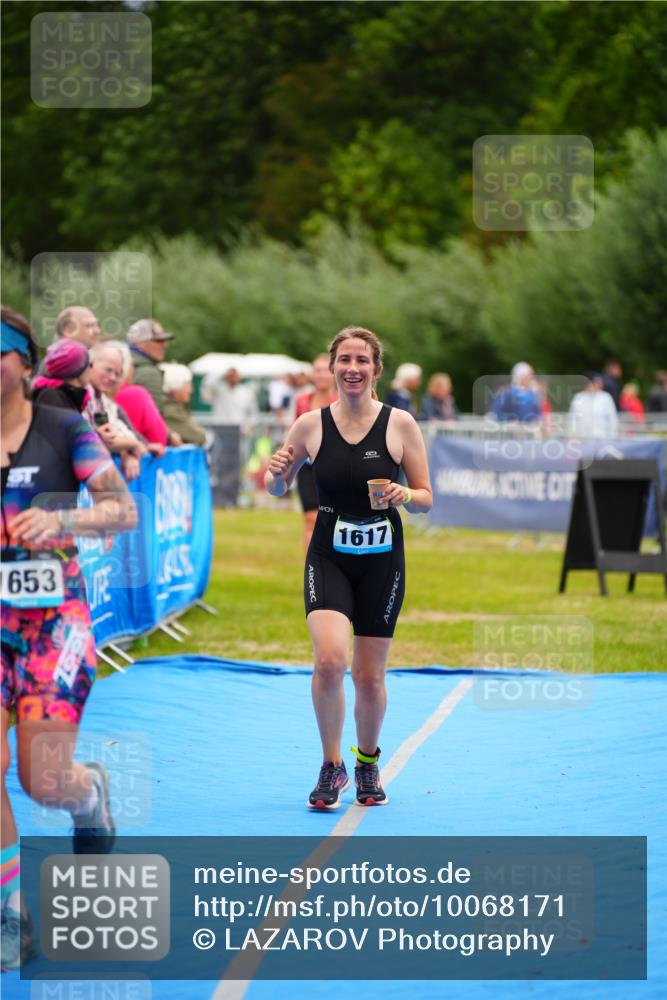 30.08.2026 - Elbe Triathlon Hamburg LAZAROV Photography http://msf.ph/oto/10068171 30.08.2026 12:27:04 Ziel 1484, 1617, 1653 meine-sportfotos.de