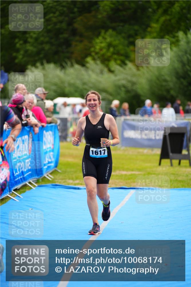 30.08.2026 - Elbe Triathlon Hamburg LAZAROV Photography http://msf.ph/oto/10068174 30.08.2026 12:27:04 Ziel 1484, 1617, 1653 meine-sportfotos.de