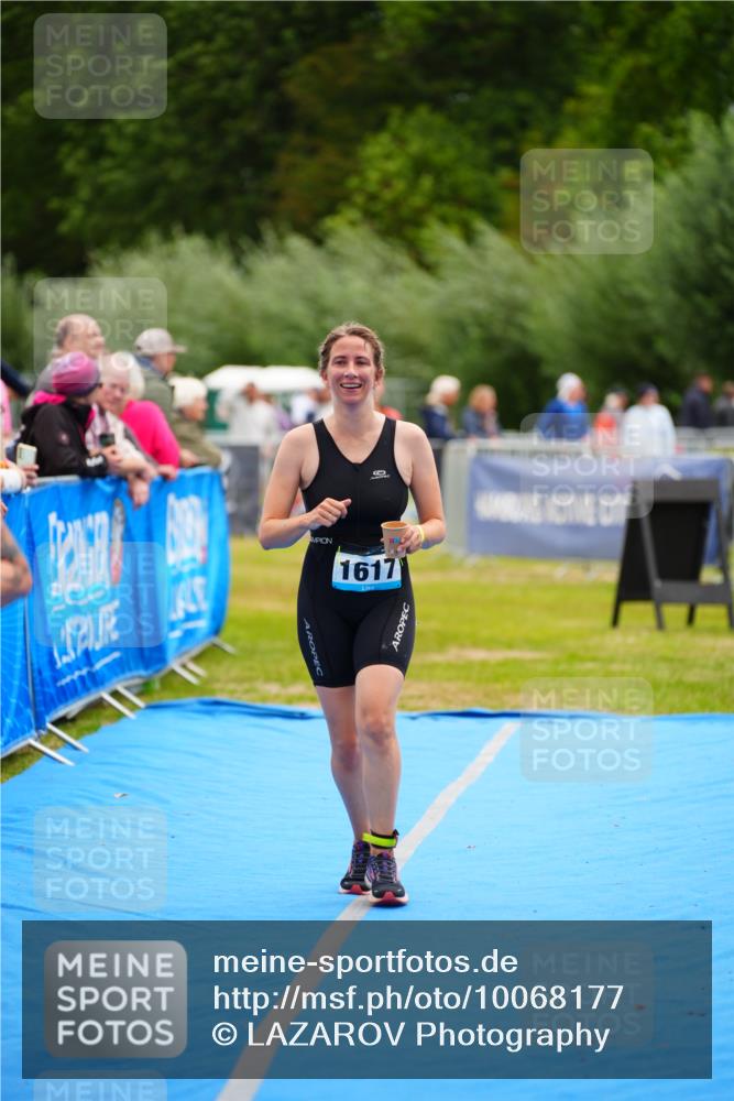30.08.2026 - Elbe Triathlon Hamburg LAZAROV Photography http://msf.ph/oto/10068177 30.08.2026 12:27:04 Ziel 1484, 1617, 1653 meine-sportfotos.de
