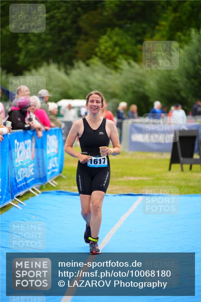 30.08.2026 - Elbe Triathlon Hamburg LAZAROV Photography http://msf.ph/oto/10068180 30.08.2026 12:27:05 Ziel 1484, 1617, 1653 meine-sportfotos.de