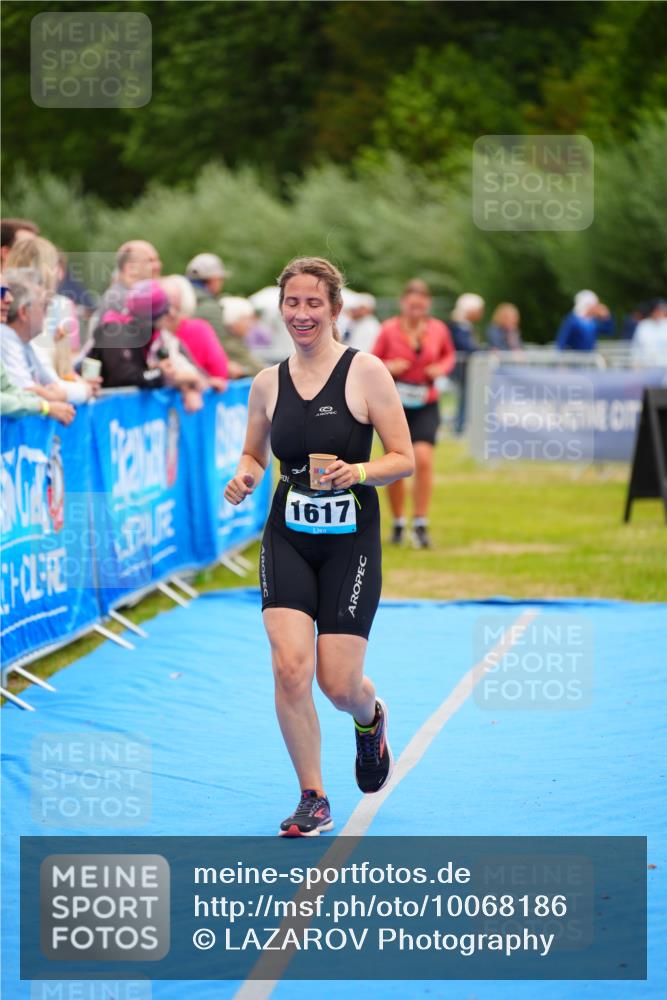 30.08.2026 - Elbe Triathlon Hamburg LAZAROV Photography http://msf.ph/oto/10068186 30.08.2026 12:27:05 Ziel 1484, 1617, 1653 meine-sportfotos.de