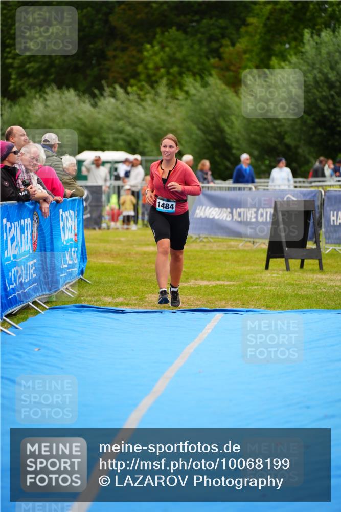 30.08.2026 - Elbe Triathlon Hamburg LAZAROV Photography http://msf.ph/oto/10068199 30.08.2026 12:27:07 Ziel 1484, 1617, 1653 meine-sportfotos.de