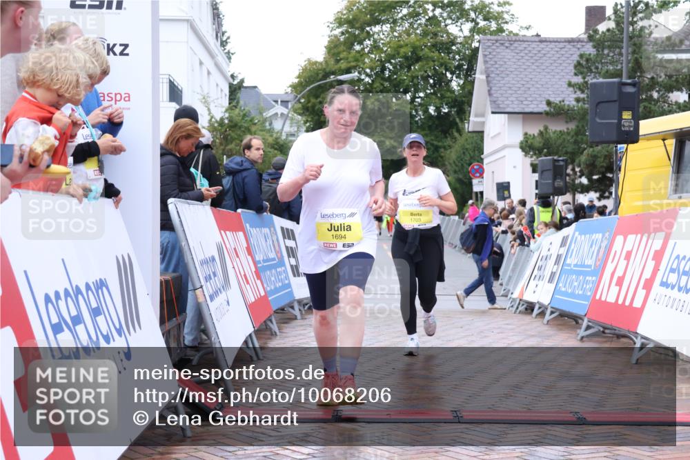 30.08.2026 - Blankeneser Heldenlauf Lena Gebhardt http://msf.ph/oto/10068206 30.08.2026 10:00:48 Ziel 1694, 1703, 1708, 1709 meine-sportfotos.de