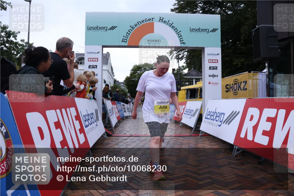 30.08.2026 - Blankeneser Heldenlauf Lena Gebhardt http://msf.ph/oto/10068230 30.08.2026 10:00:50 Ziel 1694, 1703, 1708, 1709 meine-sportfotos.de