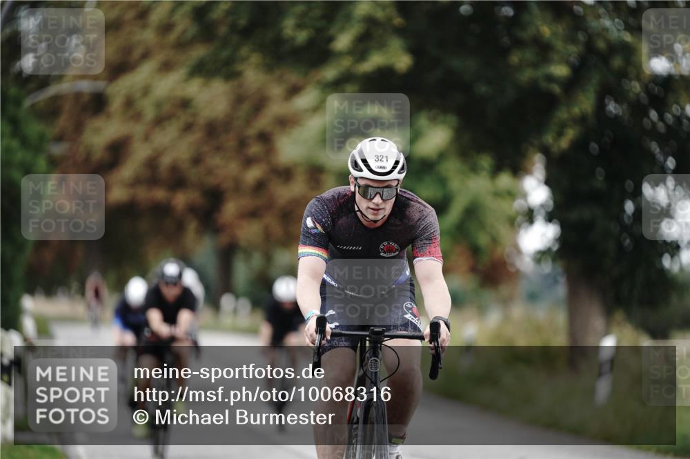 30.08.2026 - Elbe Triathlon Hamburg Michael Burmester http://msf.ph/oto/10068316 30.08.2026 09:30:26 Radfahren 321, 438, 452, 489, 527, 769, 779, 869 meine-sportfotos.de
