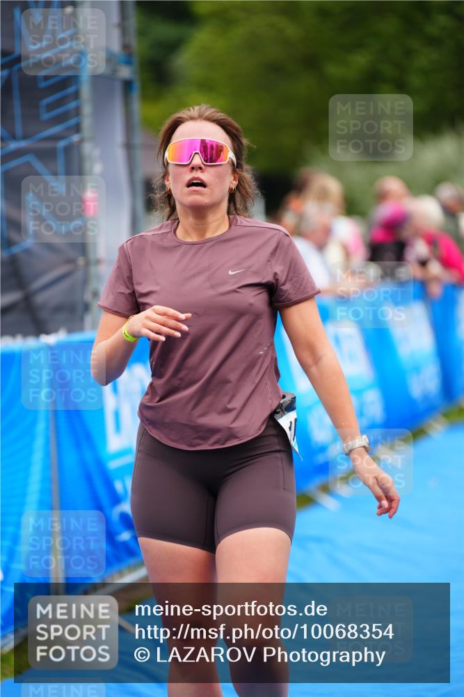 30.08.2026 - Elbe Triathlon Hamburg LAZAROV Photography http://msf.ph/oto/10068354 30.08.2026 12:27:33 Ziel 1605 meine-sportfotos.de