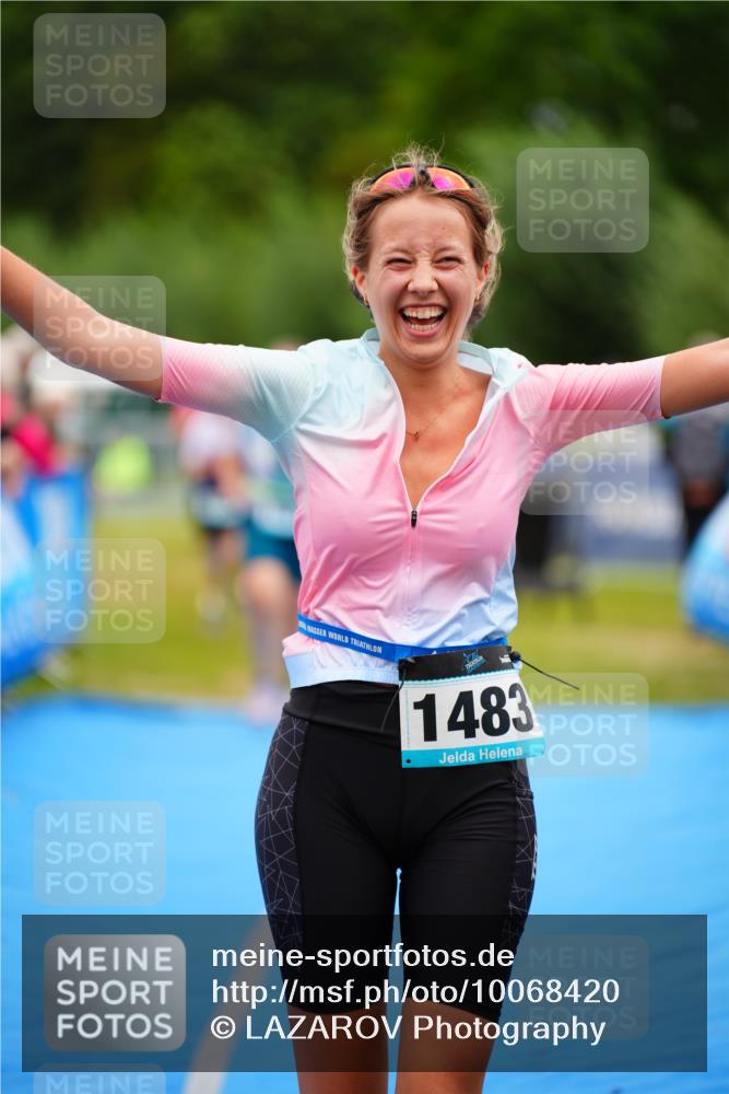 30.08.2026 - Elbe Triathlon Hamburg LAZAROV Photography http://msf.ph/oto/10068420 30.08.2026 12:27:49 Ziel 1483, 1567, 1656, 1682 meine-sportfotos.de