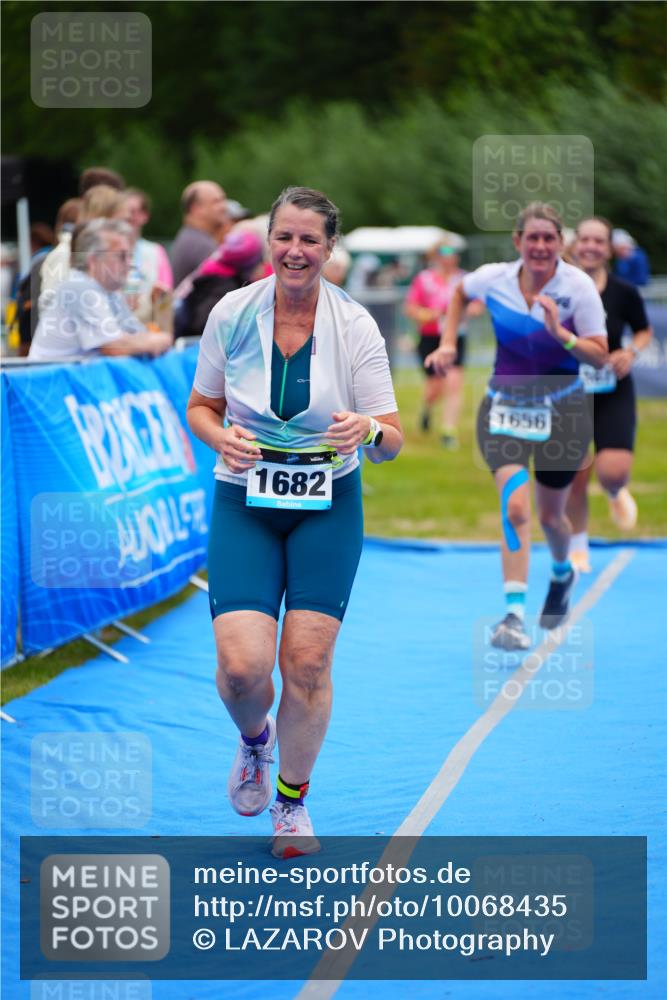 30.08.2026 - Elbe Triathlon Hamburg LAZAROV Photography http://msf.ph/oto/10068435 30.08.2026 12:27:52 Ziel 1567, 1656, 1661, 1682 meine-sportfotos.de