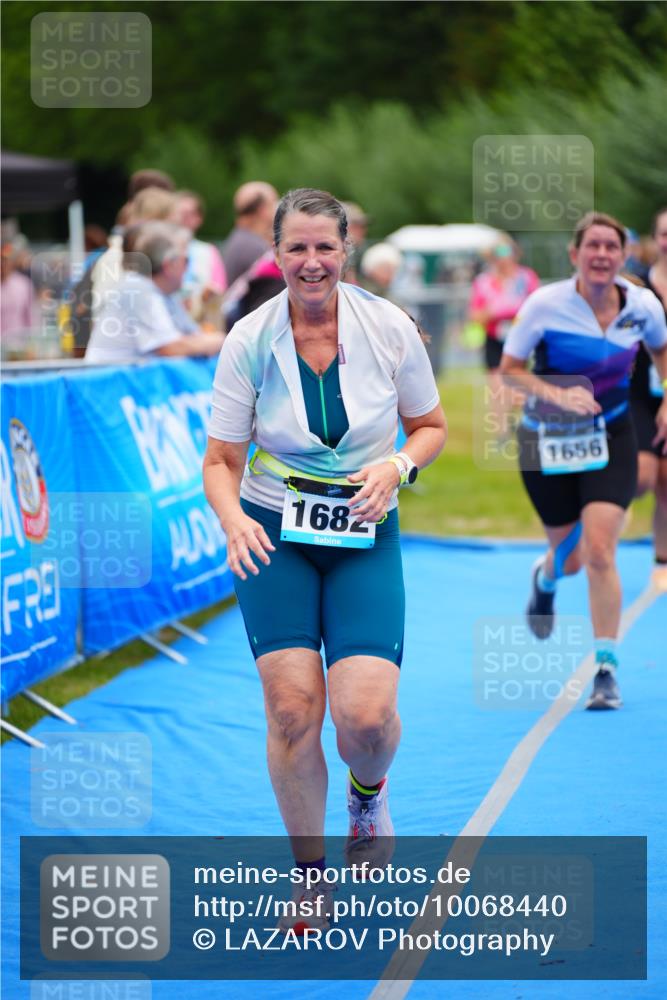 30.08.2026 - Elbe Triathlon Hamburg LAZAROV Photography http://msf.ph/oto/10068440 30.08.2026 12:27:53 Ziel 1567, 1656, 1661, 1682 meine-sportfotos.de