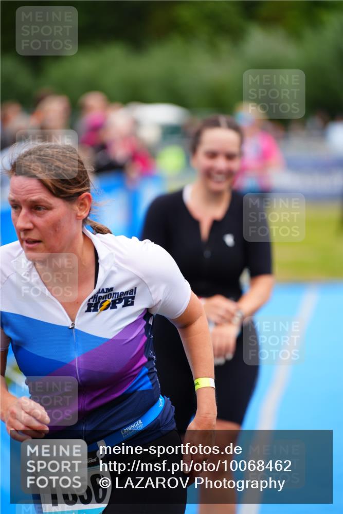 30.08.2026 - Elbe Triathlon Hamburg LAZAROV Photography http://msf.ph/oto/10068462 30.08.2026 12:27:57 Ziel 1567, 1656, 1661 meine-sportfotos.de