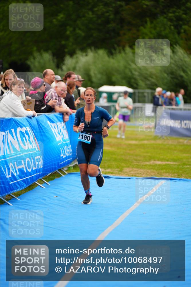 30.08.2026 - Elbe Triathlon Hamburg LAZAROV Photography http://msf.ph/oto/10068497 30.08.2026 12:28:05 Ziel 1190 meine-sportfotos.de