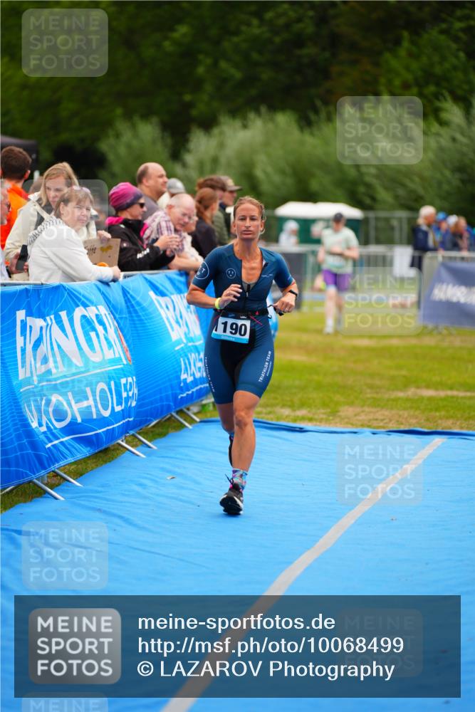 30.08.2026 - Elbe Triathlon Hamburg LAZAROV Photography http://msf.ph/oto/10068499 30.08.2026 12:28:06 Ziel 1190 meine-sportfotos.de