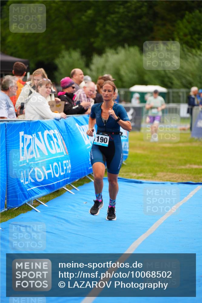 30.08.2026 - Elbe Triathlon Hamburg LAZAROV Photography http://msf.ph/oto/10068502 30.08.2026 12:28:06 Ziel 1190 meine-sportfotos.de
