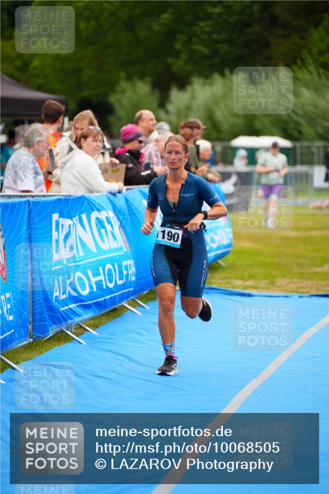 30.08.2026 - Elbe Triathlon Hamburg LAZAROV Photography http://msf.ph/oto/10068505 30.08.2026 12:28:06 Ziel 1190 meine-sportfotos.de
