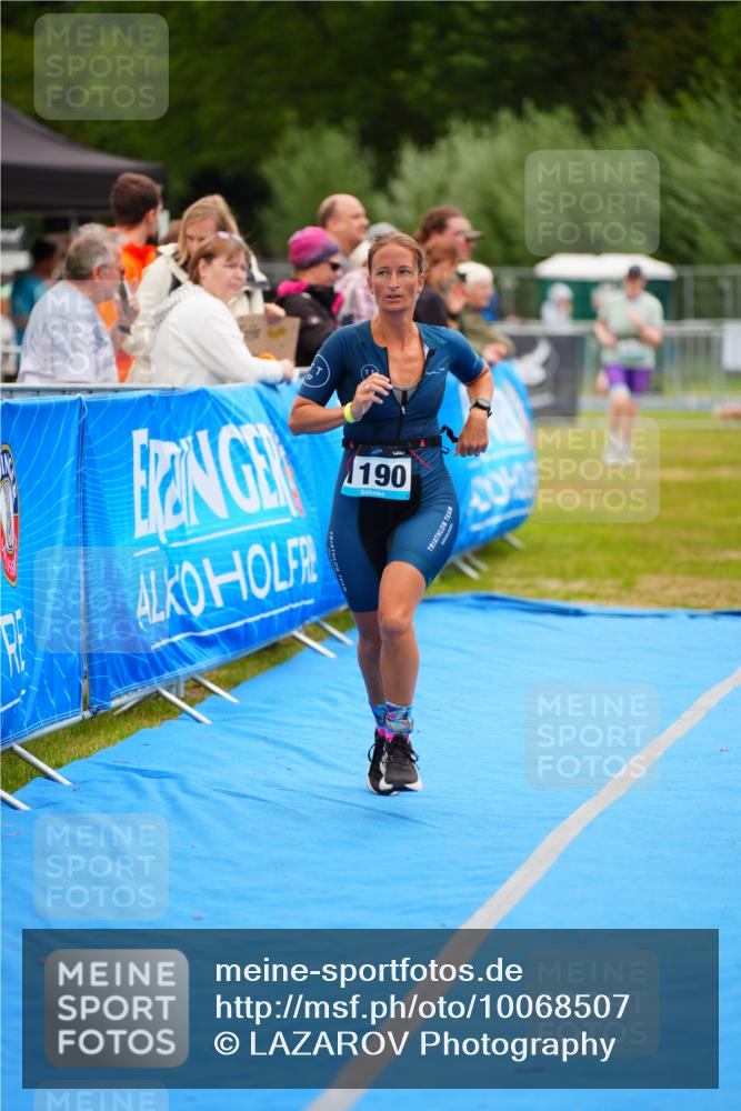 30.08.2026 - Elbe Triathlon Hamburg LAZAROV Photography http://msf.ph/oto/10068507 30.08.2026 12:28:06 Ziel 1190 meine-sportfotos.de