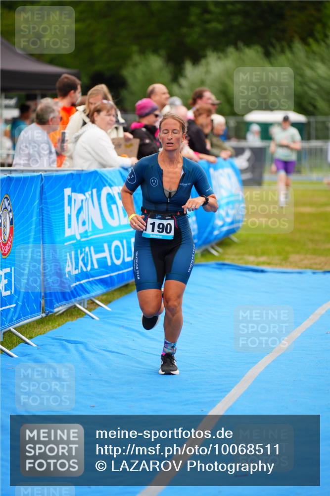30.08.2026 - Elbe Triathlon Hamburg LAZAROV Photography http://msf.ph/oto/10068511 30.08.2026 12:28:06 Ziel 1190 meine-sportfotos.de