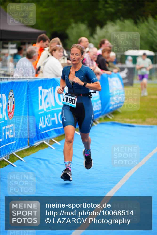 30.08.2026 - Elbe Triathlon Hamburg LAZAROV Photography http://msf.ph/oto/10068514 30.08.2026 12:28:07 Ziel 1190 meine-sportfotos.de