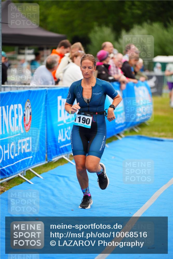 30.08.2026 - Elbe Triathlon Hamburg LAZAROV Photography http://msf.ph/oto/10068516 30.08.2026 12:28:07 Ziel 1190 meine-sportfotos.de
