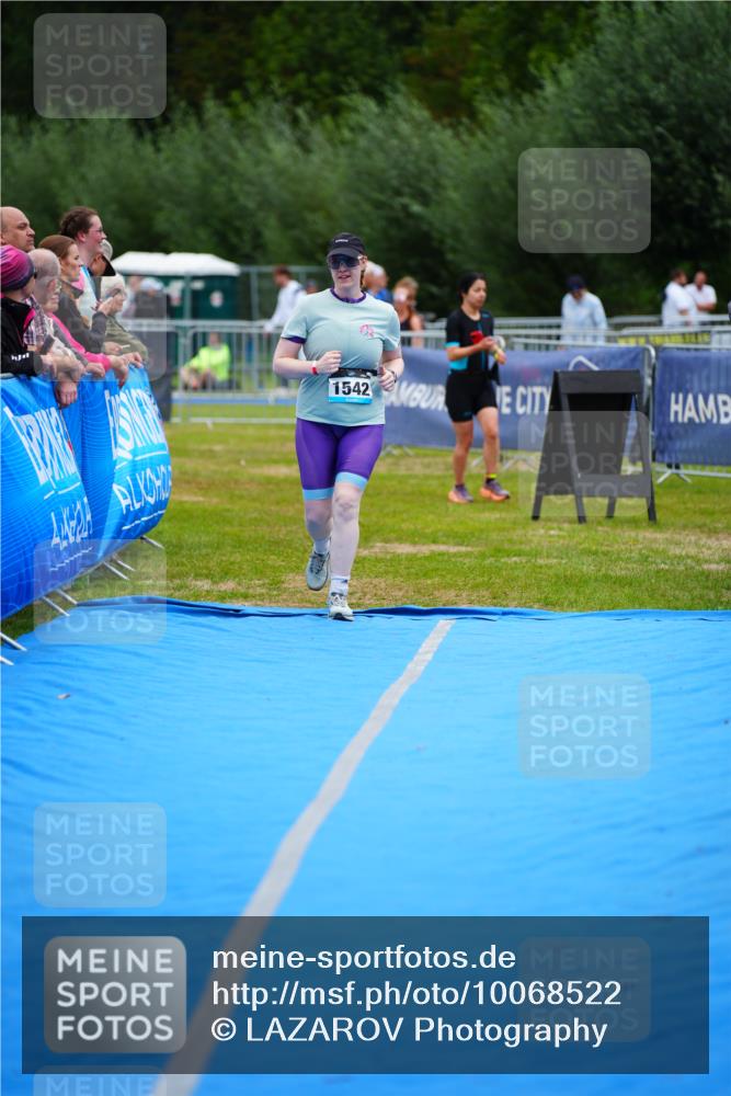30.08.2026 - Elbe Triathlon Hamburg LAZAROV Photography http://msf.ph/oto/10068522 30.08.2026 12:28:14 Ziel 1542 meine-sportfotos.de
