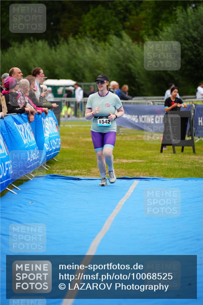 30.08.2026 - Elbe Triathlon Hamburg LAZAROV Photography http://msf.ph/oto/10068525 30.08.2026 12:28:15 Ziel 1542 meine-sportfotos.de