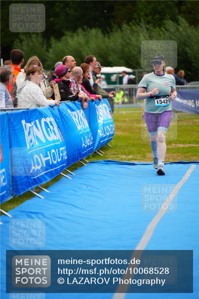 30.08.2026 - Elbe Triathlon Hamburg LAZAROV Photography http://msf.ph/oto/10068528 30.08.2026 12:28:15 Ziel 1542 meine-sportfotos.de