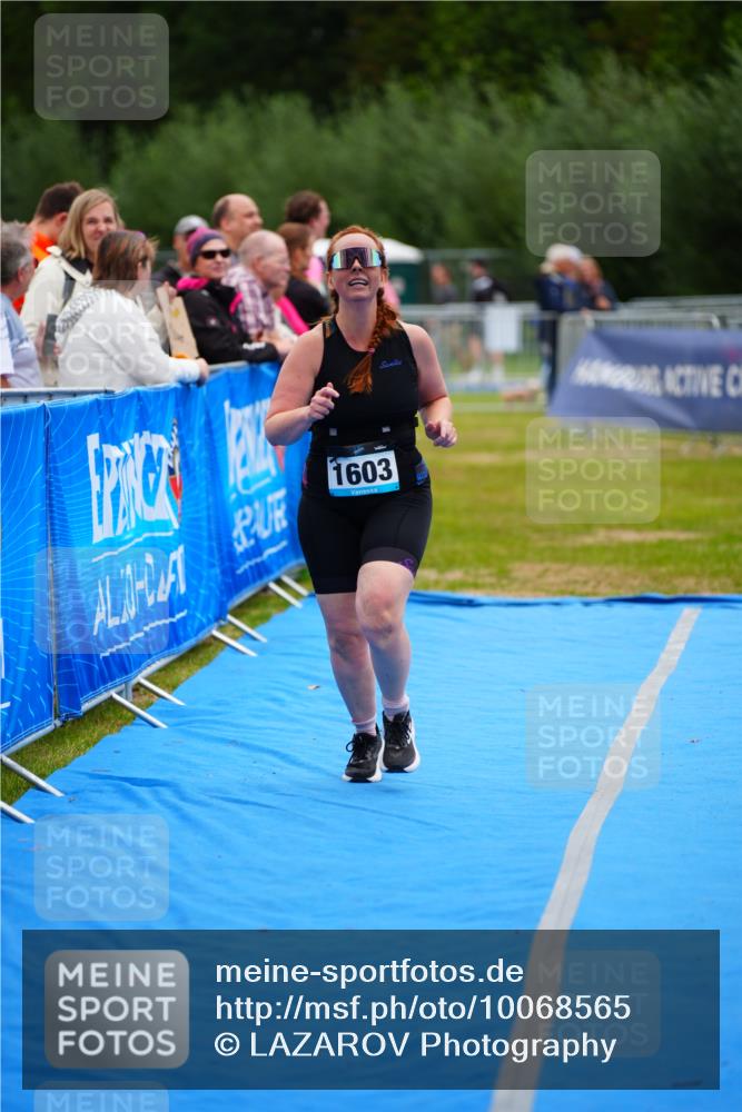30.08.2026 - Elbe Triathlon Hamburg LAZAROV Photography http://msf.ph/oto/10068565 30.08.2026 12:28:23 Ziel 1603 meine-sportfotos.de