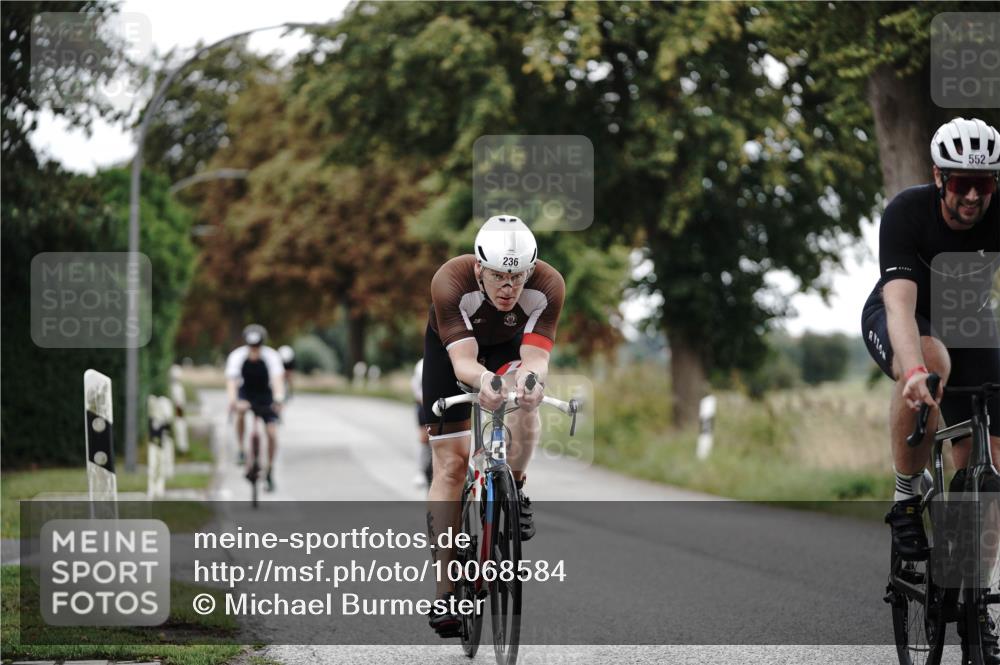 30.08.2026 - Elbe Triathlon Hamburg Michael Burmester http://msf.ph/oto/10068584 30.08.2026 09:33:05 Radfahren 236, 368, 485, 501, 552, 566, 639 meine-sportfotos.de