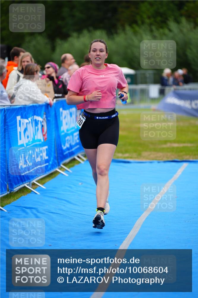 30.08.2026 - Elbe Triathlon Hamburg LAZAROV Photography http://msf.ph/oto/10068604 30.08.2026 12:28:32 Ziel 1520 meine-sportfotos.de