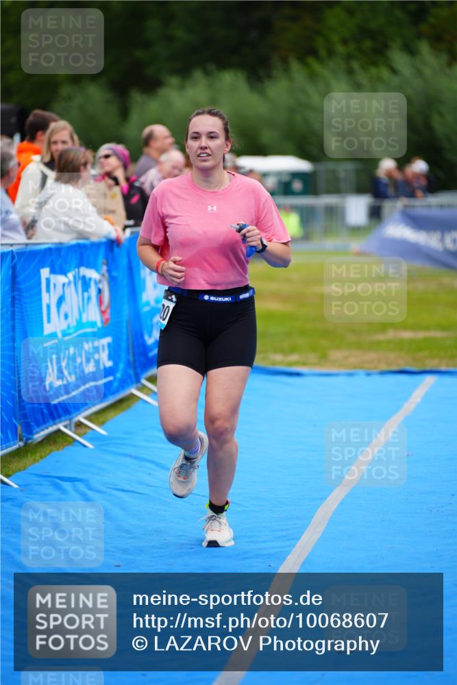 30.08.2026 - Elbe Triathlon Hamburg LAZAROV Photography http://msf.ph/oto/10068607 30.08.2026 12:28:32 Ziel 1520 meine-sportfotos.de