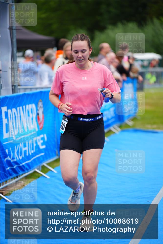 30.08.2026 - Elbe Triathlon Hamburg LAZAROV Photography http://msf.ph/oto/10068619 30.08.2026 12:28:33 Ziel 1520 meine-sportfotos.de