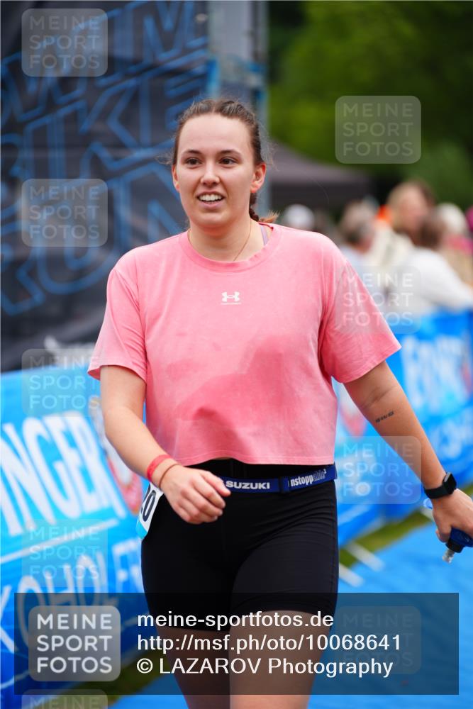 30.08.2026 - Elbe Triathlon Hamburg LAZAROV Photography http://msf.ph/oto/10068641 30.08.2026 12:28:34 Ziel 1520 meine-sportfotos.de