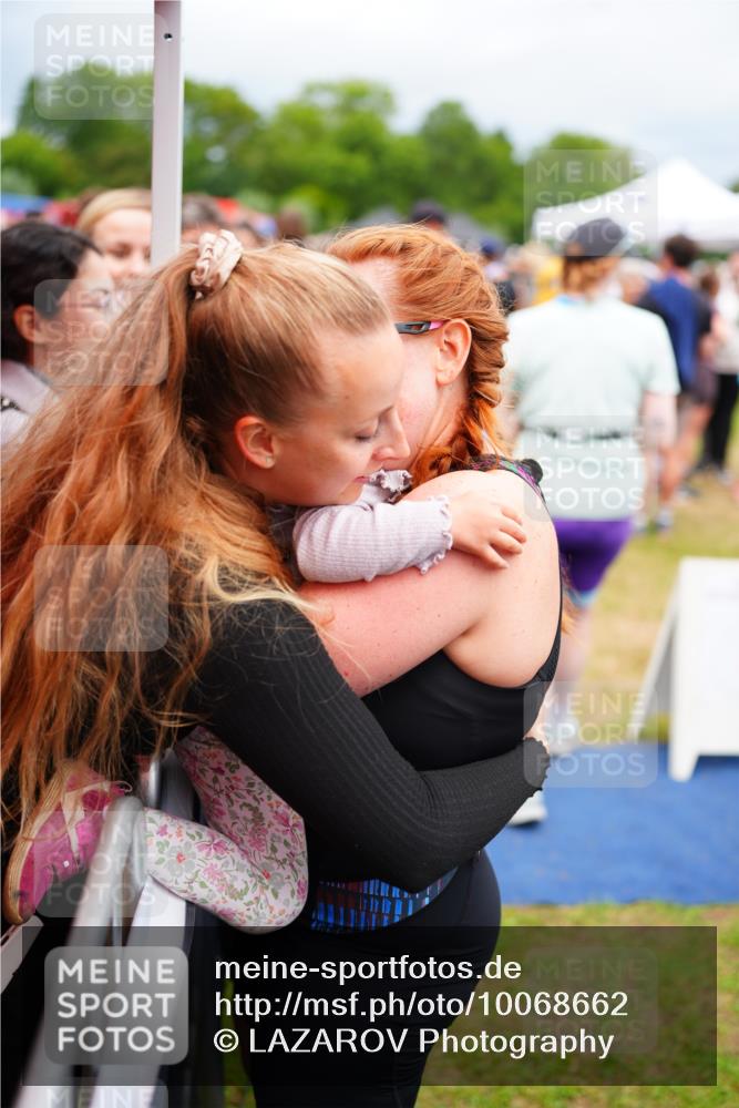 30.08.2026 - Elbe Triathlon Hamburg LAZAROV Photography http://msf.ph/oto/10068662 30.08.2026 12:28:42 Ziel  meine-sportfotos.de