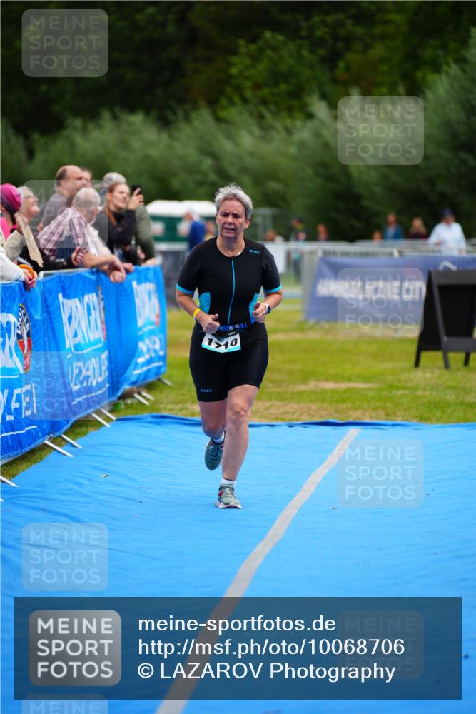 30.08.2026 - Elbe Triathlon Hamburg LAZAROV Photography http://msf.ph/oto/10068706 30.08.2026 12:28:59 Ziel 1710 meine-sportfotos.de