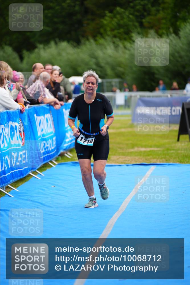 30.08.2026 - Elbe Triathlon Hamburg LAZAROV Photography http://msf.ph/oto/10068712 30.08.2026 12:29:00 Ziel 1710 meine-sportfotos.de