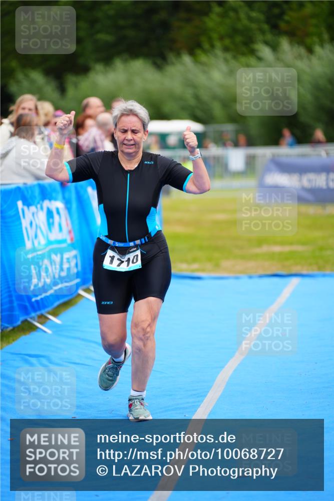 30.08.2026 - Elbe Triathlon Hamburg LAZAROV Photography http://msf.ph/oto/10068727 30.08.2026 12:29:01 Ziel 1710 meine-sportfotos.de