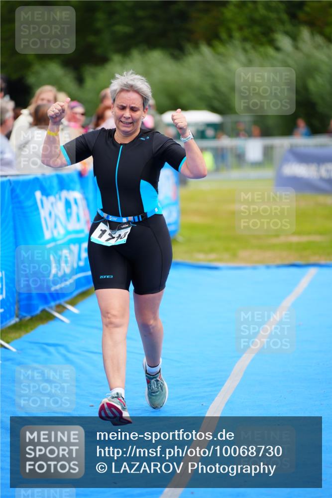 30.08.2026 - Elbe Triathlon Hamburg LAZAROV Photography http://msf.ph/oto/10068730 30.08.2026 12:29:01 Ziel 1710 meine-sportfotos.de