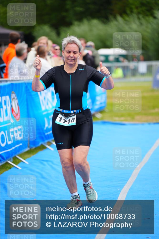 30.08.2026 - Elbe Triathlon Hamburg LAZAROV Photography http://msf.ph/oto/10068733 30.08.2026 12:29:01 Ziel 1710 meine-sportfotos.de