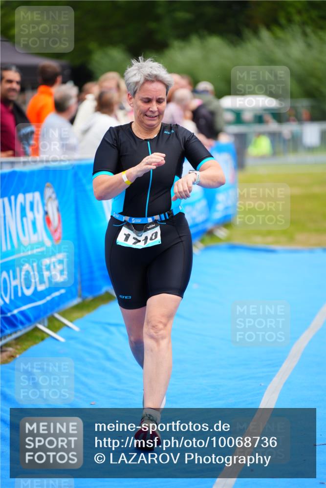 30.08.2026 - Elbe Triathlon Hamburg LAZAROV Photography http://msf.ph/oto/10068736 30.08.2026 12:29:01 Ziel 1710 meine-sportfotos.de