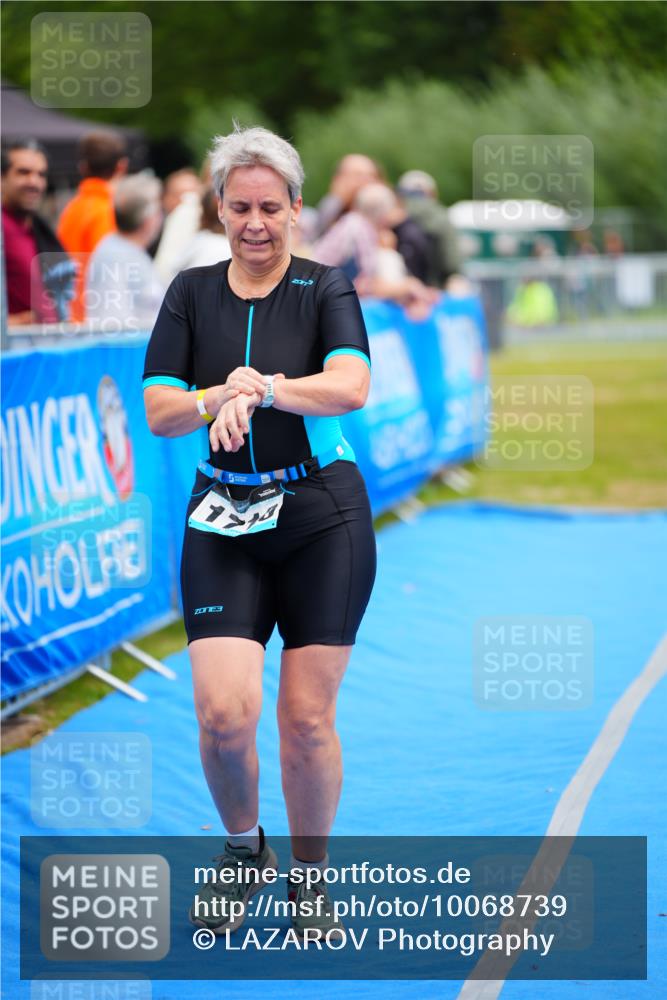 30.08.2026 - Elbe Triathlon Hamburg LAZAROV Photography http://msf.ph/oto/10068739 30.08.2026 12:29:02 Ziel 1710 meine-sportfotos.de
