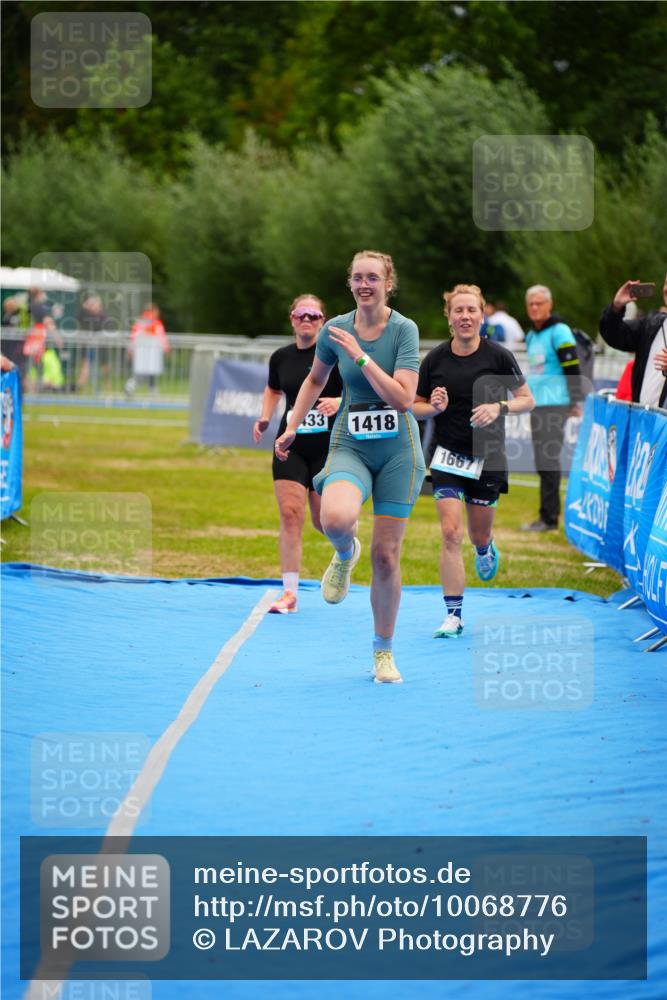 30.08.2026 - Elbe Triathlon Hamburg LAZAROV Photography http://msf.ph/oto/10068776 30.08.2026 12:30:31 Ziel 1418, 1433, 1667 meine-sportfotos.de